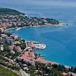 Grosses Mit Eigenem Pool Und Terrasse By Interhome Dom wakacyjny Crikvenica