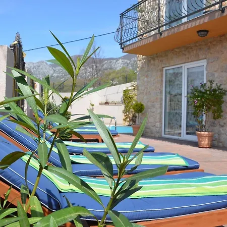 Grosses Mit Eigenem Pool Und Terrasse By Interhome *