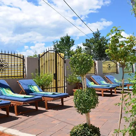 Grosses Mit Eigenem Pool Und Terrasse By Interhome Dom wakacyjny *