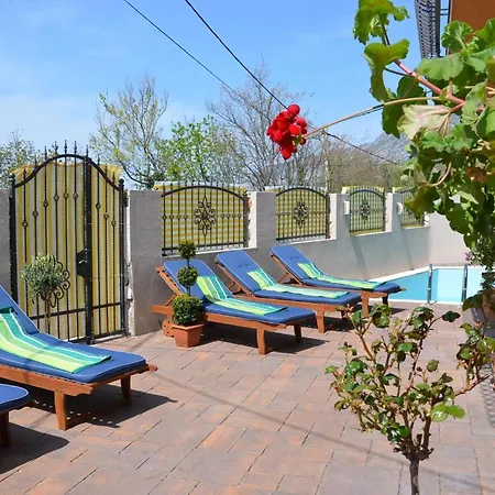 Grosses Mit Eigenem Pool Und Terrasse By Interhome *