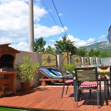 Grosses Mit Eigenem Pool Und Terrasse By Interhome Dom wakacyjny Crikvenica