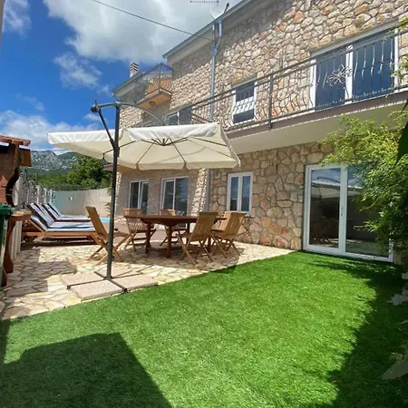 Holiday home Grosses Mit Eigenem Pool Und Terrasse By Interhome Crikvenica
