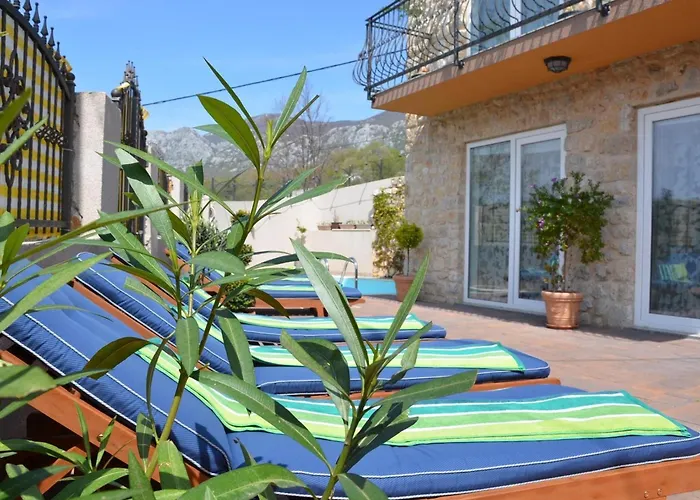 Grosses Mit Eigenem Pool Und Terrasse By Interhome *