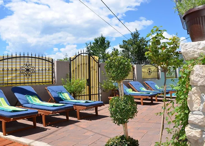 Grosses Mit Eigenem Pool Und Terrasse By Interhome Holiday home *