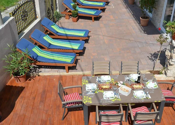 Holiday home Grosses Mit Eigenem Pool Und Terrasse By Interhome