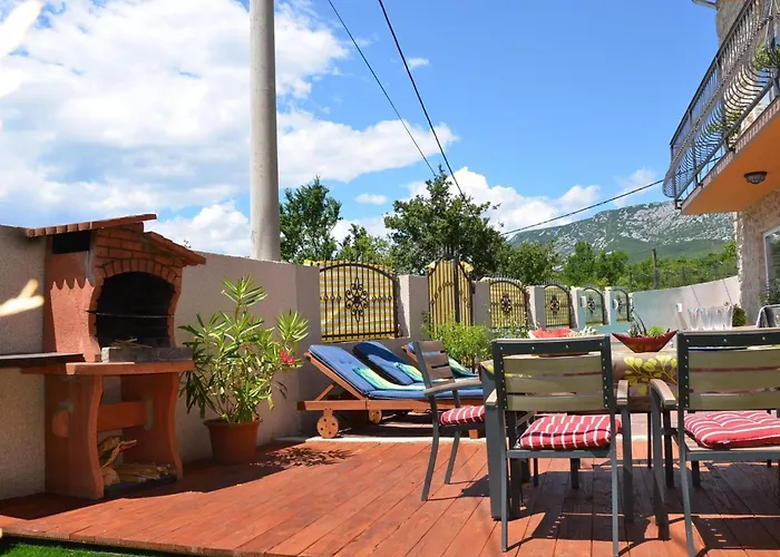 Grosses Mit Eigenem Pool Und Terrasse By Interhome Holiday home Crikvenica