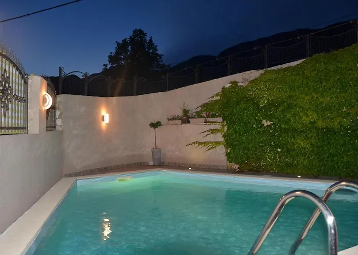 Grosses Mit Eigenem Pool Und Terrasse By Interhome *