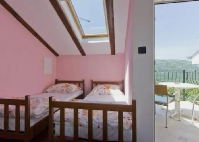 Holiday home Grosses Mit Eigenem Pool Und Terrasse By Interhome Crikvenica