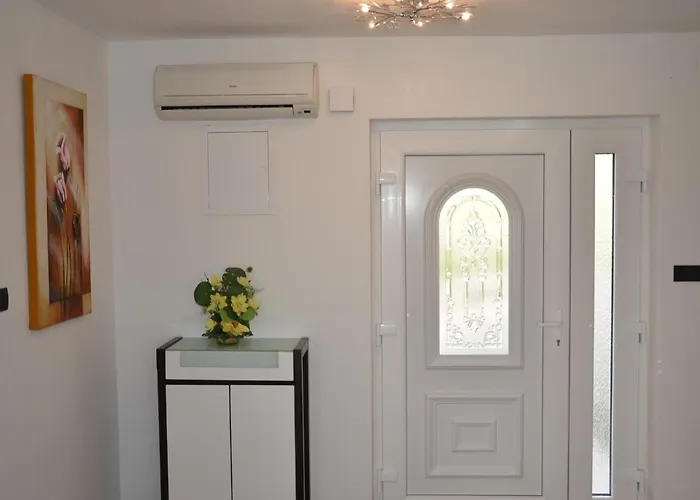 Holiday home Grosses Mit Eigenem Pool Und Terrasse By Interhome *