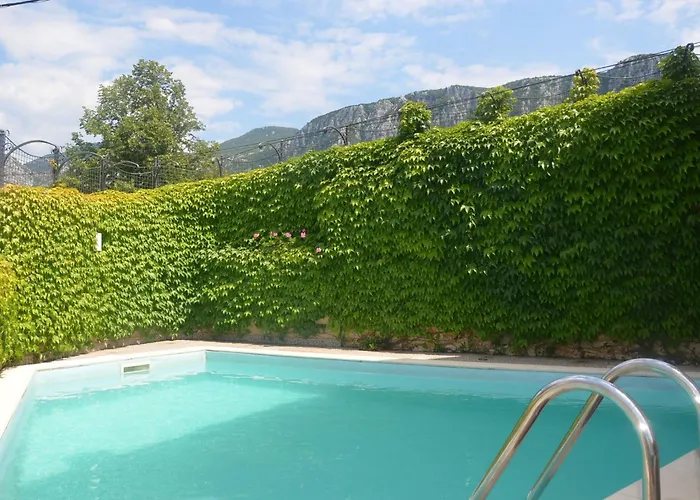 Grosses Mit Eigenem Pool Und Terrasse By Interhome Holiday home Crikvenica