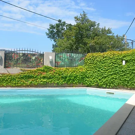 Grosses Mit Eigenem Pool Und Terrasse By Interhome *