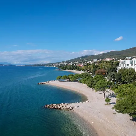 Holiday home Grosses Mit Eigenem Pool Und Terrasse By Interhome