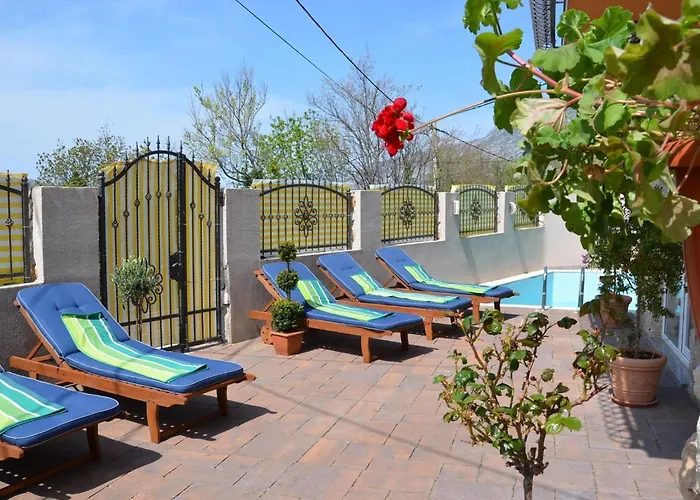 Grosses Mit Eigenem Pool Und Terrasse By Interhome *
