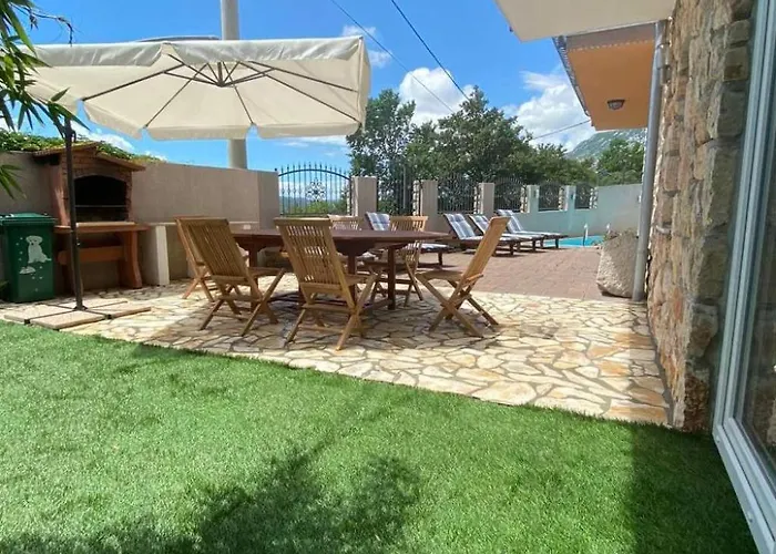 Grosses Mit Eigenem Pool Und Terrasse By Interhome Casa de Férias *